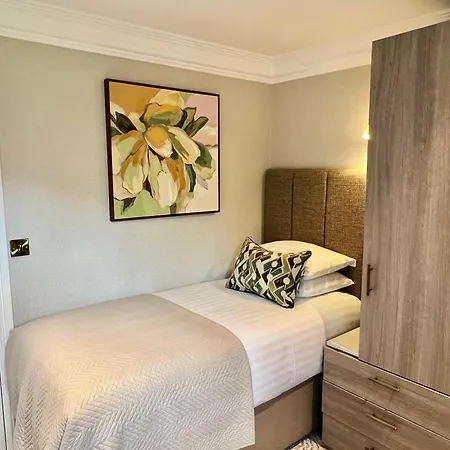 Hotel The 4*